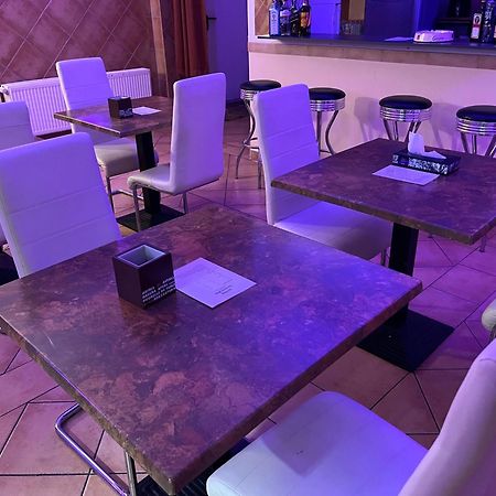 City Hotel West Франкфурт на Майн Екстериор снимка
