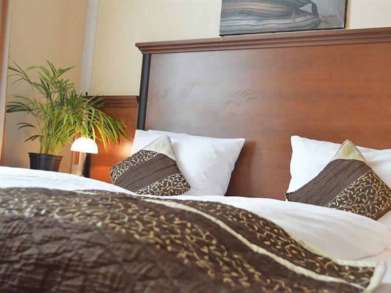 City Hotel West Франкфурт на Майн Екстериор снимка
