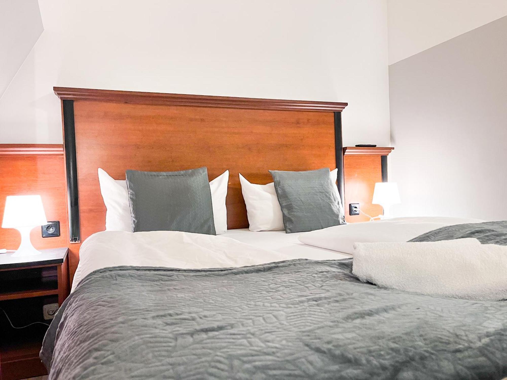 City Hotel West Франкфурт на Майн Екстериор снимка