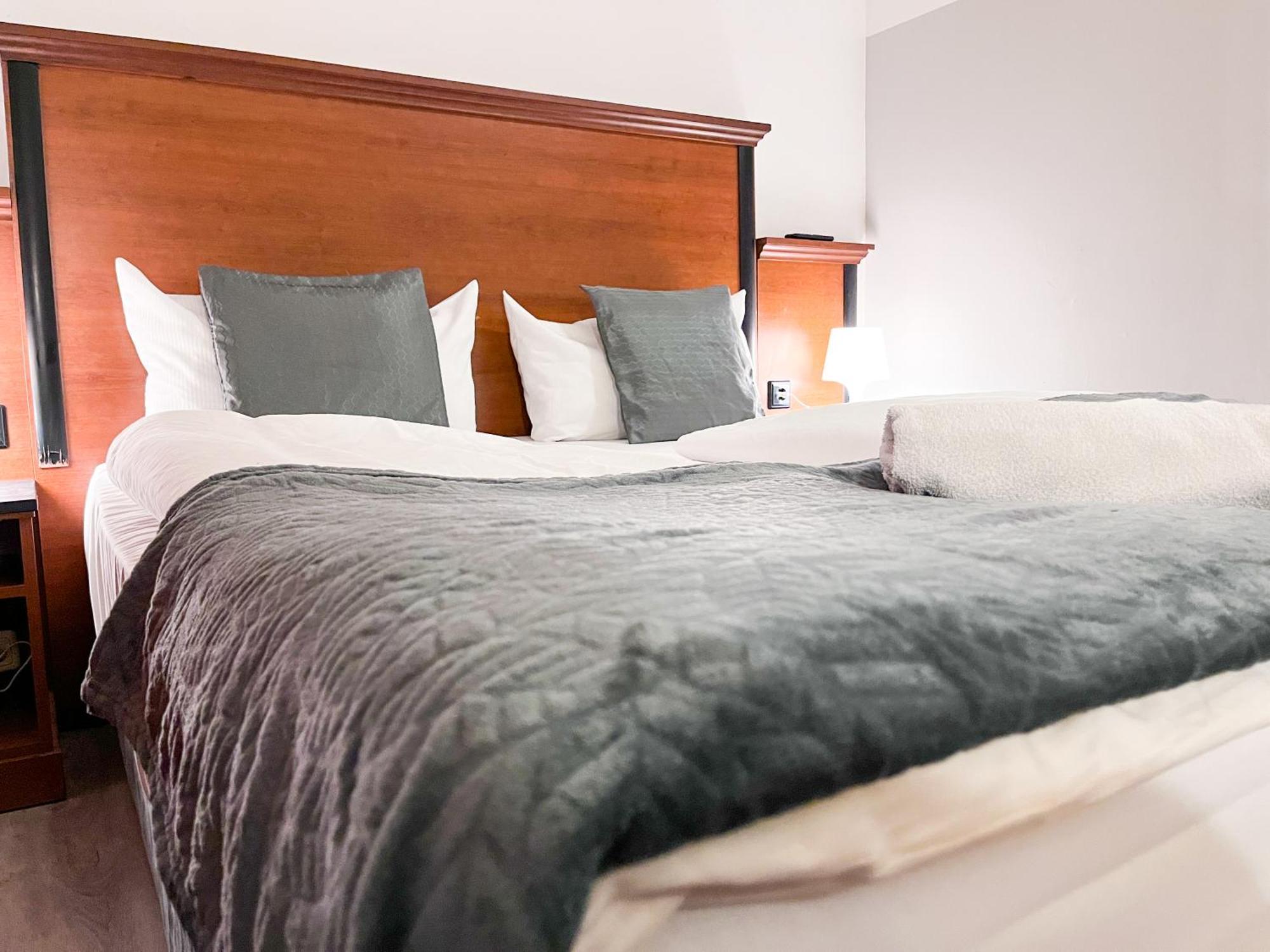 City Hotel West Франкфурт на Майн Екстериор снимка