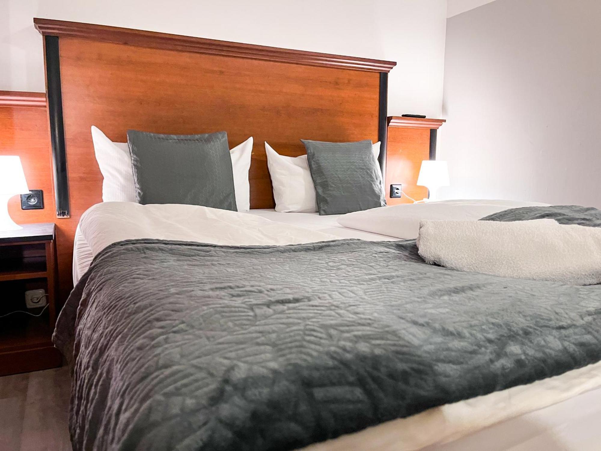 City Hotel West Франкфурт на Майн Екстериор снимка