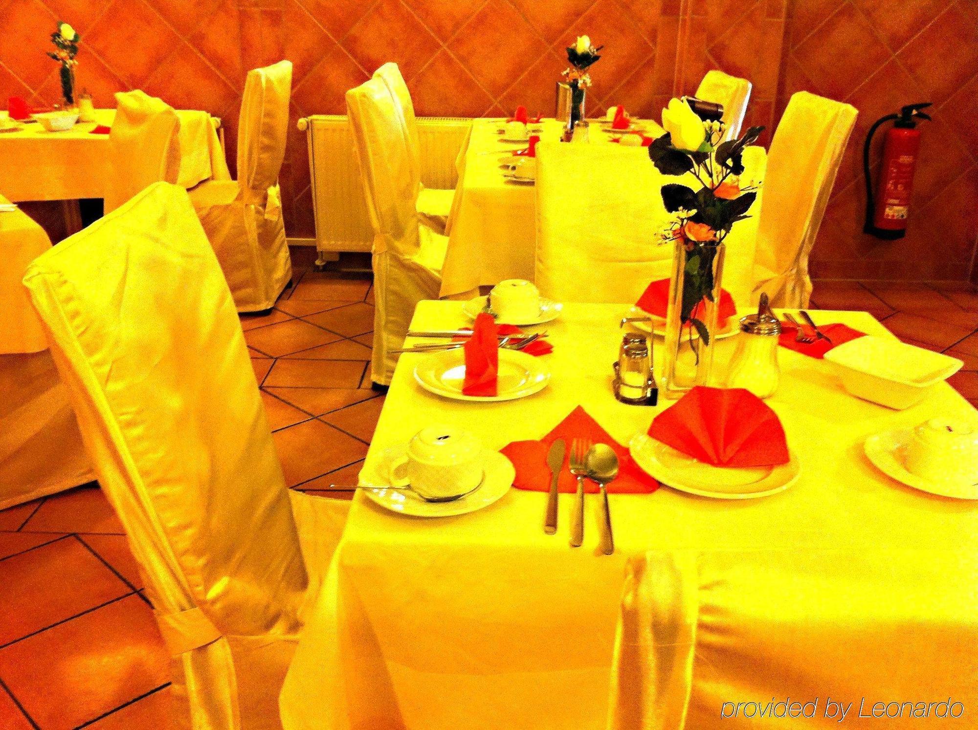 City Hotel West Франкфурт на Майн Екстериор снимка