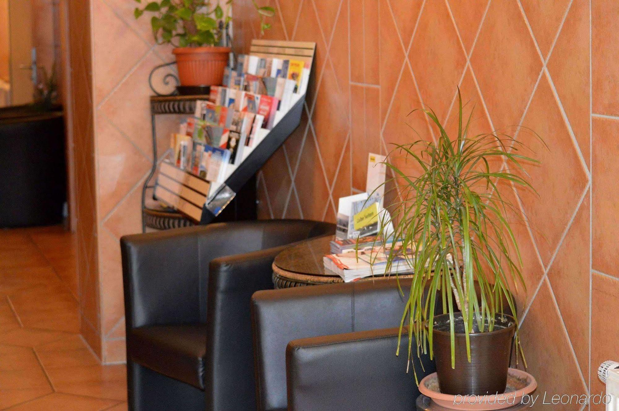 City Hotel West Франкфурт на Майн Екстериор снимка