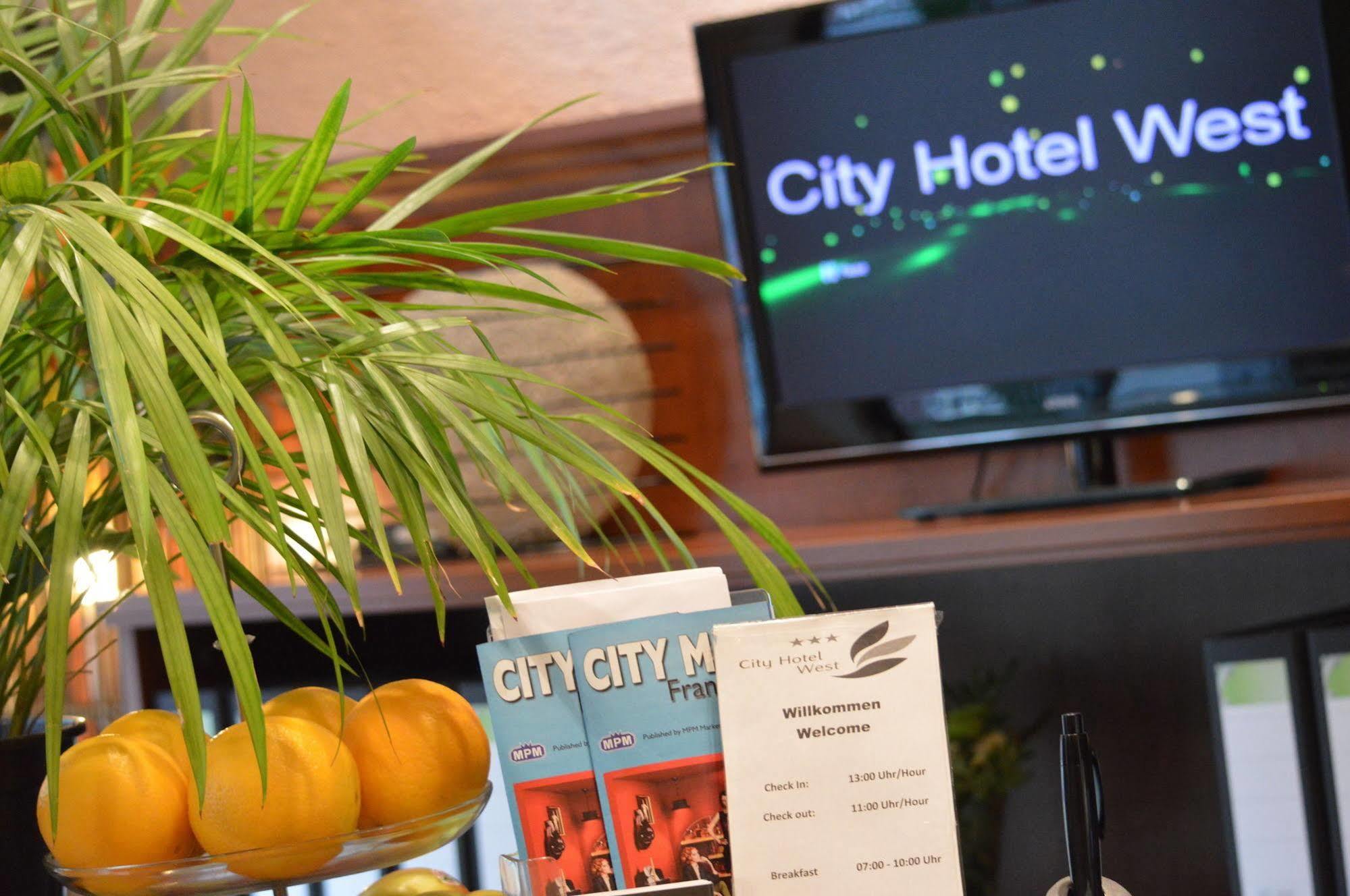 City Hotel West Франкфурт на Майн Екстериор снимка